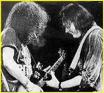 Slash和罗里-盖勒尔(右)1991年在好莱坞一起演奏