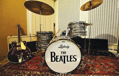 百代錄音室AbbeyRoad Studi o中還陳列著傳奇樂隊披頭士所用過的樂器