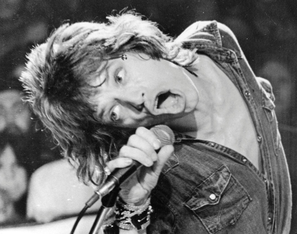 1972年，樂隊主唱米克 賈格（Mick Jagger）在演唱。