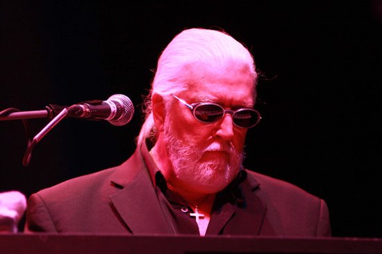 深紫乐队键盘手患癌症去世 众音乐家致敬