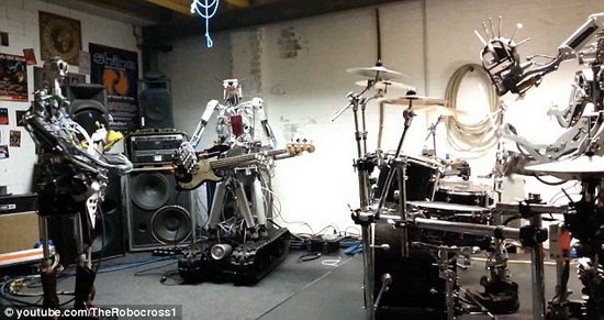 澳洲機器人組建搖滾樂隊 演繹重金屬音樂高潮