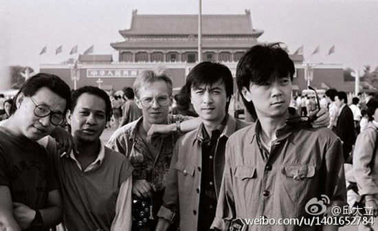 中国摇滚乐的鼻祖级人物崔健（右一）、张永光（左一）