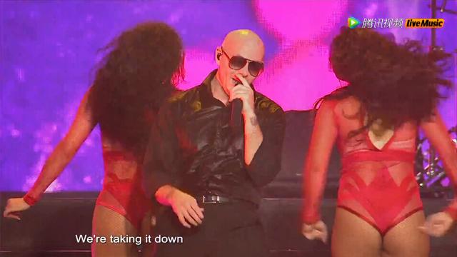 Pitbull与伴舞热力表演