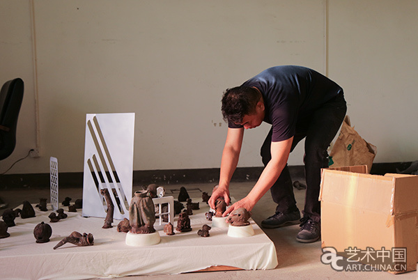 释放平凡生活中的诗意--李景湖采访随笔