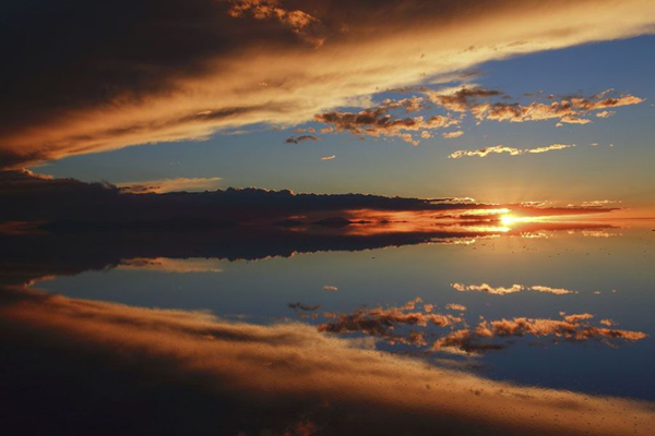美得令人窒息的天空之镜 玻利维亚乌尤尼盐沼