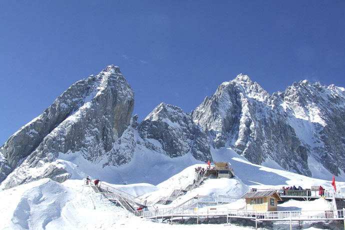 纳西神山玉龙雪山 北半球海拔最低的雪山
