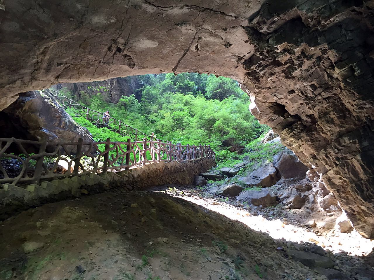 大自然的鬼斧神工 重庆奉节天坑地缝