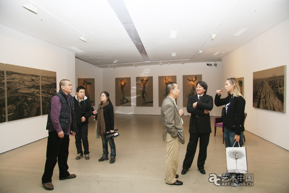 張佔山展覽現場,張佔山,張佔山藝術,張佔山作品,張佔山官網,張佔山網站,張佔山藝術品,張佔山介紹,張佔山採訪,張佔山視頻,藝術家張佔山,油畫家張佔山,張佔山油畫