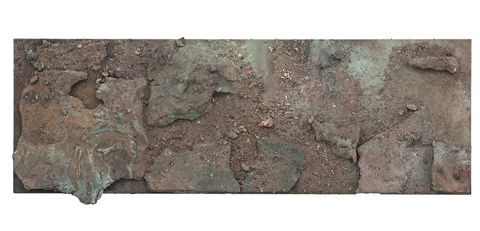 《国殇》五--支持体30x90cm--木质构造、陶土、矿物·植物·土质颜料、金银粉、金属渣--2014年-.jpg