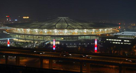 世界最大透光火车站上海南站灯光工程完工