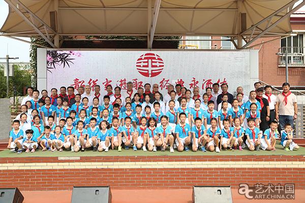 第二届全球华人少年书法大会导师及学生作品邀请展校园巡展首展在京开幕