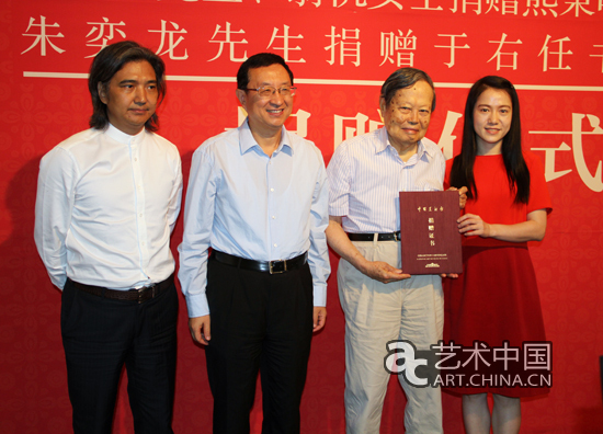 杨振宁教授及夫人翁帆向中国美术馆捐赠熊秉明