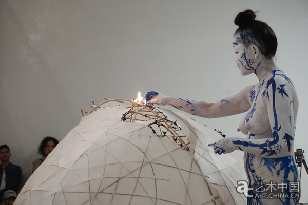  “北京·现场”国际行为艺术节 用行为打破景观社会的壁垒