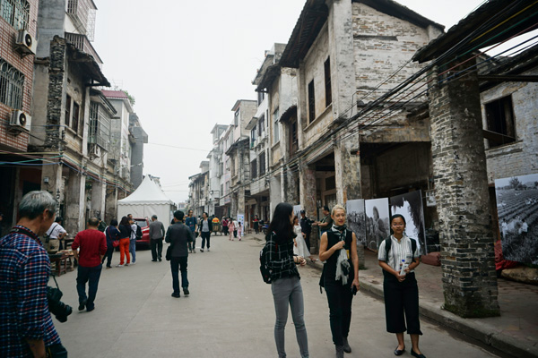 连县影像记忆"同时在中山南路老街上展出,是摄影年展为连州市民带来的